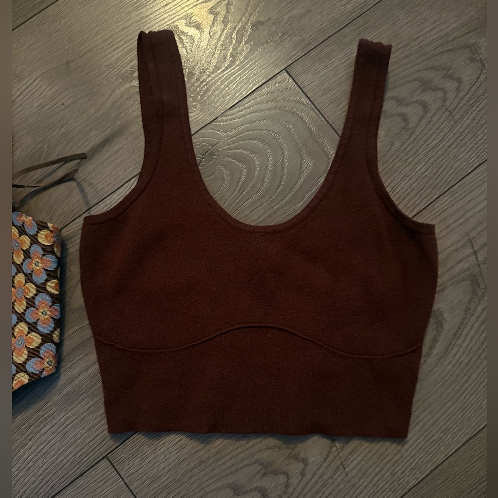 2 tops - Picture 3 of 6